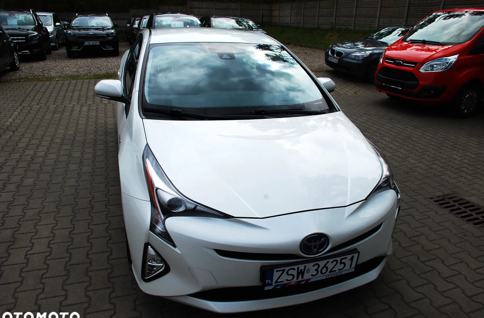 Toyota Prius cena 69820 przebieg: 153000, rok produkcji 2017 z Gołańcz małe 326
